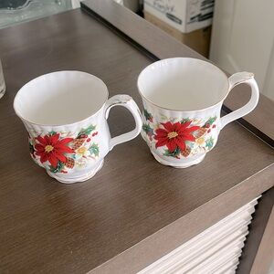 2 Vintage Poinsettia tea cups 🌺